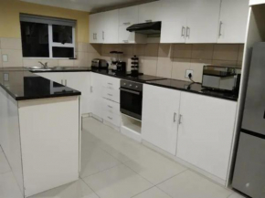 Jacmo Guest 3 Bedroomed Double Storey Apartment